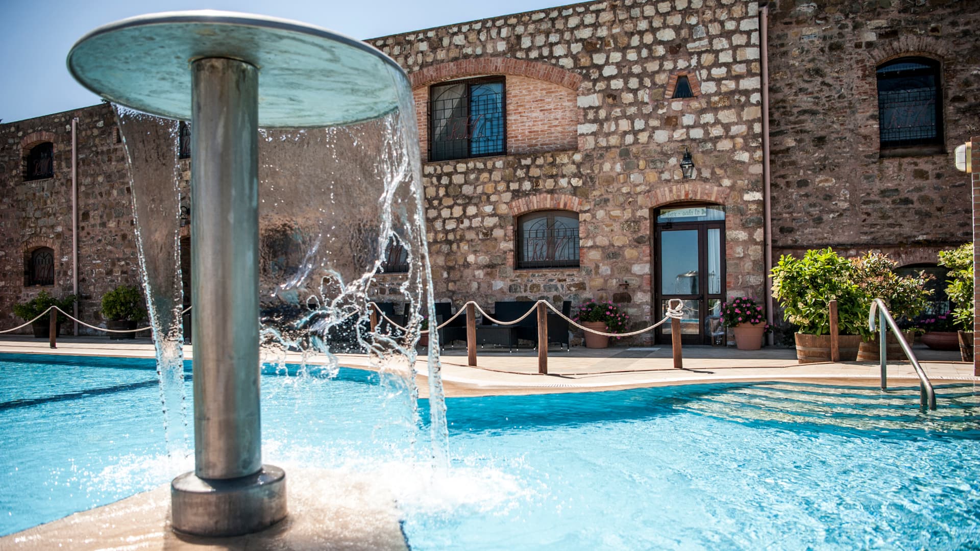 Piscina in notturna, Abbazia Santa Anastasia